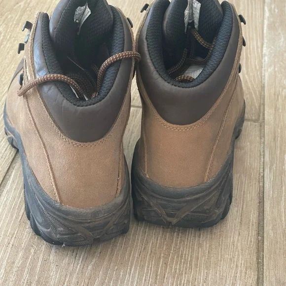 Merrel women's brown hiking Boots - Picture 6 of 8